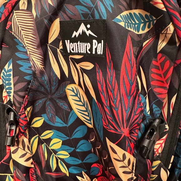 Venture Pal 40L Lightweight Packable Travel Hiking Backpack Daypack - Picture 2 of 5